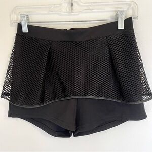 NWT LF mesh overlay skort / shorts Sloane society black zipper back size 8 small